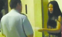 女人脱光衣服的视频